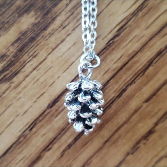 Elegant 14K Gold-Plated Pine Cone Pinecone Necklace - Silvertone - Picture 4 of 4